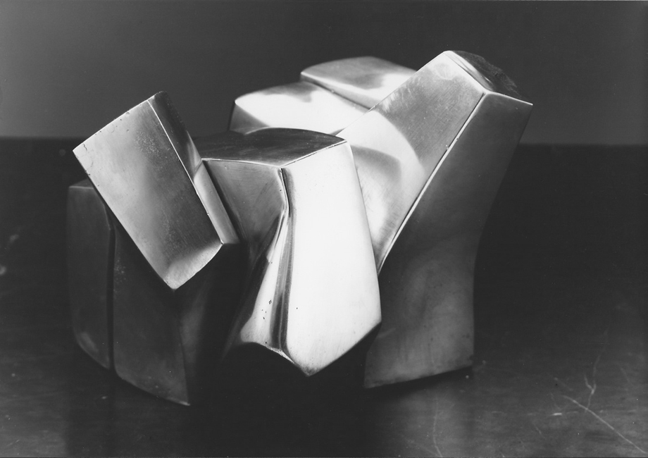 Schultze-Bansen, Kleine Umarmung, 1977, Nickel, 21 x 27 x 31 cm